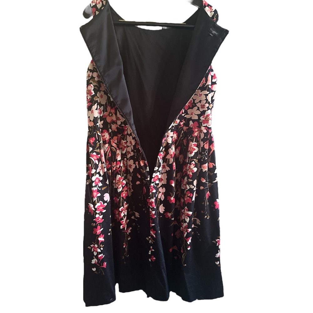 Talbots || NWOT || Floral Fit & Flare Dress w/ Pockets - Picture 3 of 7